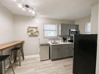 Rustic Retreats Modern 1BR for 4 guests in the heart of Fort Lauderdale - Fort Lauderdale - 3