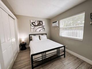 Rustic Retreats Cozy 1BR For 4 Guests Minutes From Las Olas - Fort Lauderdale - 8