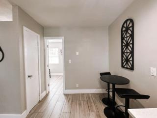 Rustic Retreats Cozy 1BR For 4 Guests Minutes From Las Olas - Fort Lauderdale - 4