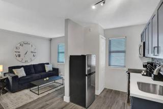 Rustic Retreats Modern 1BR For 4 Guests Minutes From Las Olas - Fort Lauderdale - 7