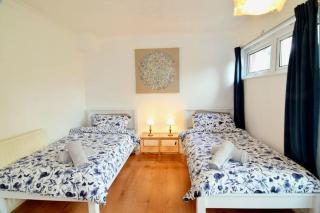 The Brum House with private garden, BBQ, 3 TVs with NETFLIX, Huge Lounge or Quadruple Bedroom plus 2 double bedrooms - Birmingham - 5