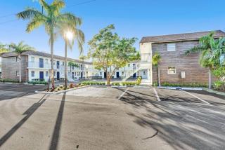 Rustic Retreats Cozy 1BR For 4 Guests In The Heart Of Fort Lauderdale - Fort Lauderdale - 1