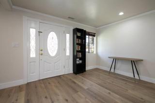 Beautiful Spacious Home - Los Angeles - 9