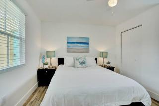 Beach Escape One Block from the Beach - Pompano Beach - 2