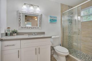 Full Beach Chalet One block from the Beach - Pompano Beach - 2