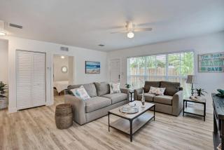 Beach Getaway One Block from the Beach - Pompano Beach - 8