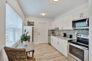 Beach Getaway One Block from the Beach - Pompano Beach - 5