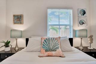 Beach Getaway One Block from the Beach - Pompano Beach - 3