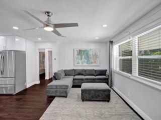 Poolside Paradise Spacious 3BR Haven near Pompano Beach - Pompano Beach - 4