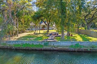 Hideout on the Hillsborough is a Gorgeous Renovated 3BR Pet Friendly Home on the Hillsborough River located in the North End of Seminole Heights - 0