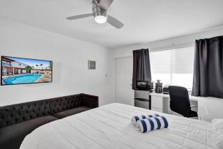 Waves Beach Town Studio Apartment - Pompano Beach - 7