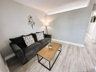 Rustic Retreats Cozy 1BR for 4 guests minutes from Las Olas - Fort Lauderdale - 2