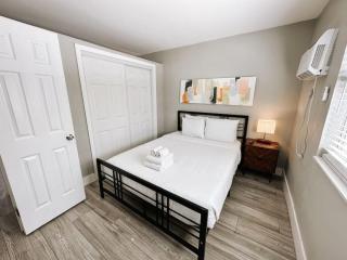 Rustic Retreats Cozy 1BR for 4 guests minutes from Las Olas - Fort Lauderdale - 1