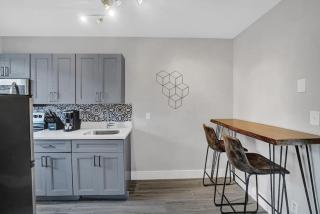 Rustic Retreats Cozy 1BR For 4 Guests In The Heart Of Fort Lauderdale - Fort Lauderdale - 8