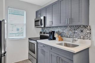 Rustic Retreats Cozy 1BR for 2 guests minutes from Las Olas - Fort Lauderdale - 8