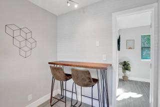 Rustic Retreats Cozy 1BR for 2 guests minutes from Las Olas - Fort Lauderdale - 5