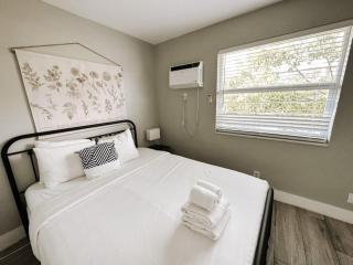 Rustic Retreats Cozy 1BR for 4 guests minutes from Las Olas - Fort Lauderdale - 9