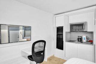 Waves Beach Town Studio Apartment - Pompano Beach - 3