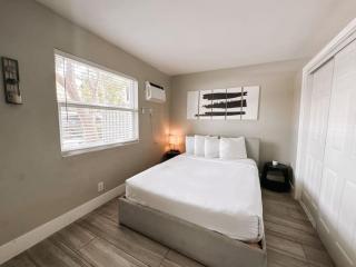 Rustic Retreats Cozy 1BR For 4 Guests Minutes From Las Olas - Fort Lauderdale - 0
