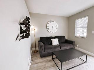 Rustic Retreats Cozy 1BR For 4 Guests Minutes From Las Olas - Fort Lauderdale - 7