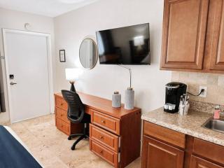 Waves Beach Town Cozy Studio Apartment - Pompano Beach - 4