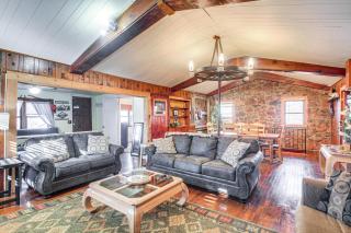 Medicine Park Getaway Kayaks, Deck and Mtn Views! - 4