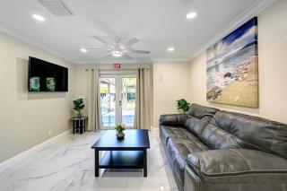 Deluxe 5BR & 3BA Villa in Hollywood Lakes near Beach - Hollywood - 1