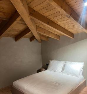 Faces & Places Boutique Hotel - Tirana - 8