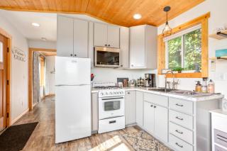 The Little Farmhouse at Oostema Farmstead - Lynden - 6