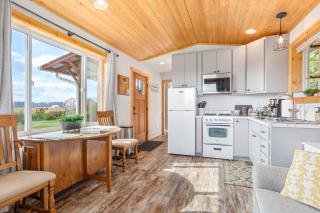 The Little Farmhouse at Oostema Farmstead - Lynden - 8