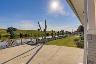 Sun-Soaked Okeechobee Retreat with Canal Views! - 0