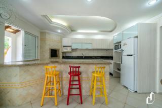 Casa com 05 dormitórios ideal as férias em família - Bombinhas - 2