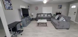 3 Bedroom Newly Remodeled Duplex - 2