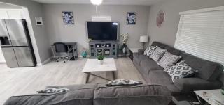 3 Bedroom Newly Remodeled Duplex - 1