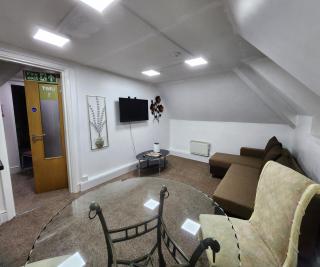 Stylish Modern 1-Bed Apartment in Prime Solihull Town Centre - Solihull - 9