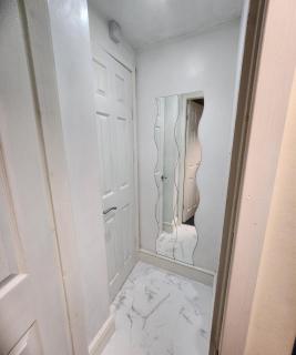 Stylish Modern 1-Bed Apartment in Prime Solihull Town Centre - Solihull - 6