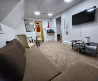 Stylish Modern 1-Bed Apartment in Prime Solihull Town Centre - Solihull - 4