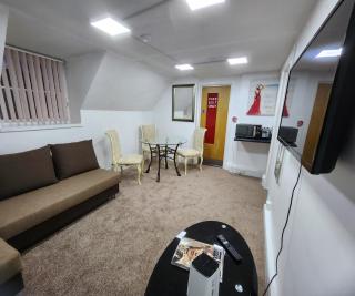 Stylish Modern 1-Bed Apartment in Prime Solihull Town Centre - Solihull - 1