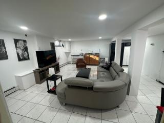 Cozy Spacious Guest Suite - Englewood - 0