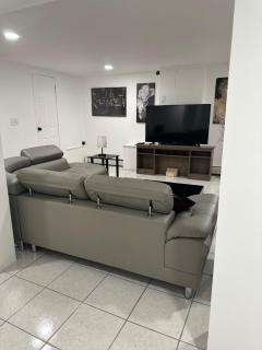 Cozy Spacious Guest Suite - Englewood - 3