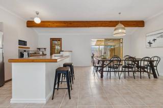 Light & Bright Pet Friendly Beachside Haven in Old Dawesville - 3