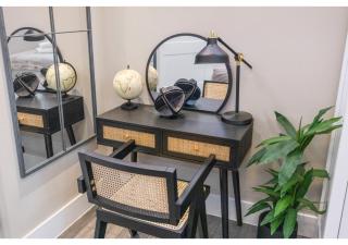 Modern London 3-Bedroom Flat - London - 1