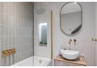 Modern London 3-Bedroom Flat - London - 6