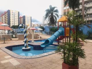 Piscinas Termais de poço, em frente bares Vips e badalados, do Sesc, vários Restaurantes Tops ao redor, Melhor atendimento com área de laser totalmente renovada, Não paga pulseira de entrada, varanda do AP em frente a praça da Virada de Ano - Caldas Novas - 6
