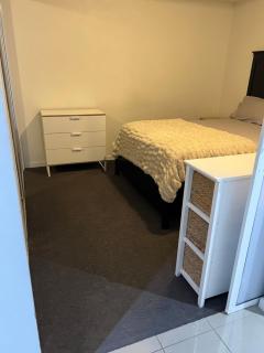 Fortitude Valley sharing apartments with other guests - 9