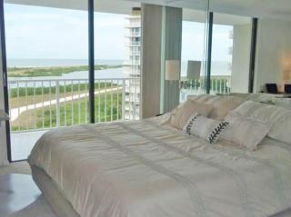 Beachfront South Seas Remodeled Paradise! - 4