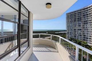 Beachfront South Seas Remodeled Paradise! - 2
