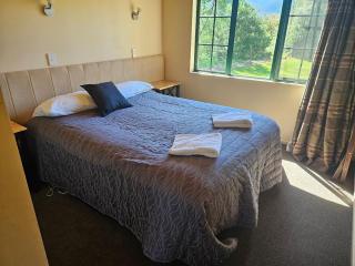 Kiwi Park Motels - 1