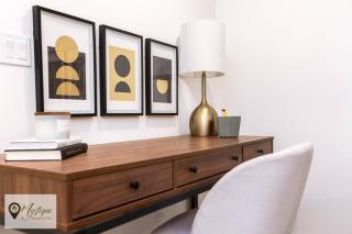 Modern Suite King Bed Near Whyte Ave and U of A WIFI - 6