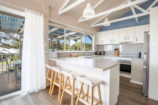 Seahaven - Pet Friendly with Ocean Views- 2 Mins to Beach - Currarong - 6